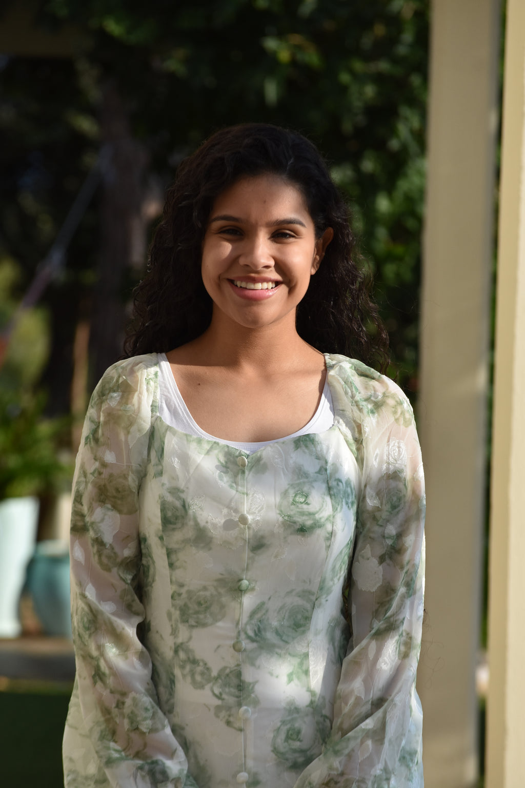 Vestido de seda con estampado de flores verdes