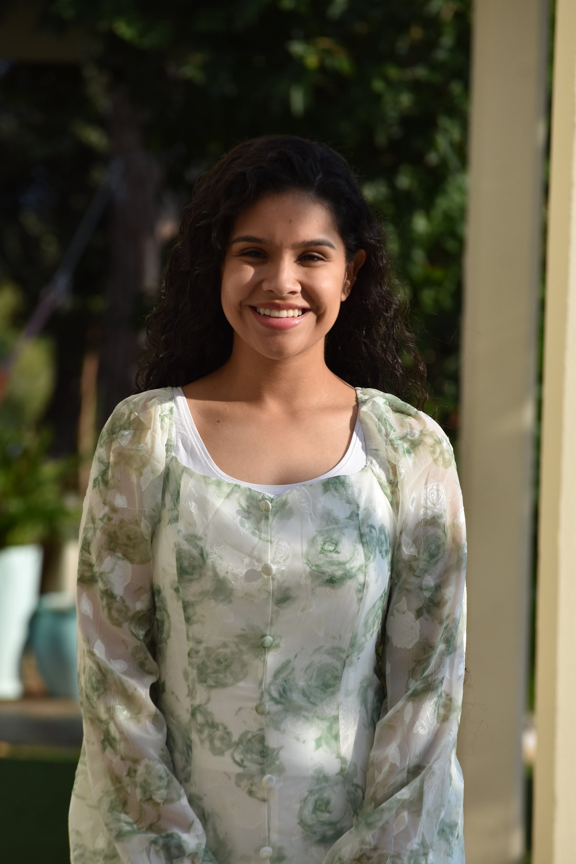 Vestido de seda con estampado de flores verdes