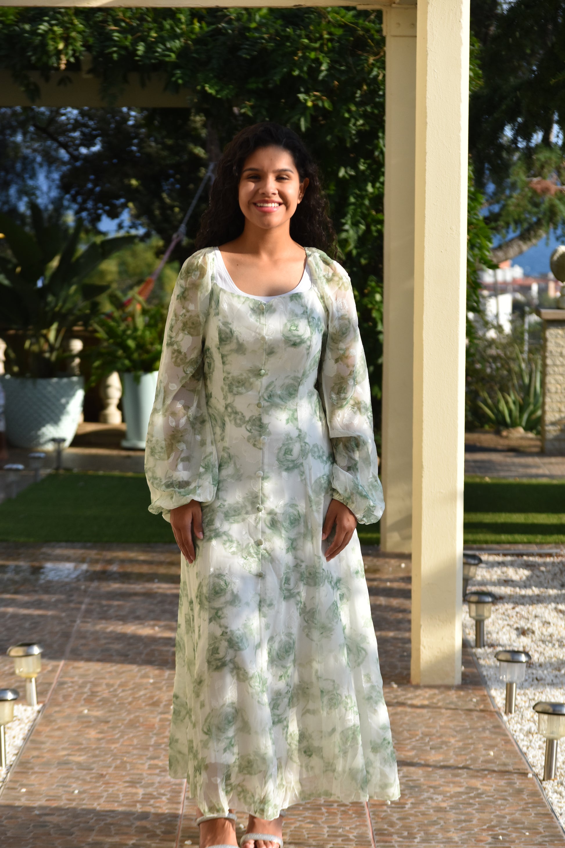 Vestido de seda con estampado de flores verdes