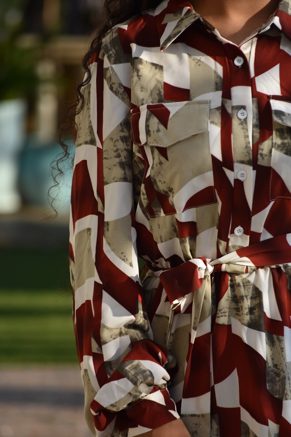 Vestido con patrón de cuadros en rojo y gris marrón