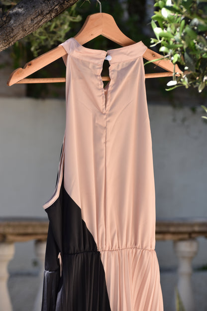 Vestido marrón claro y negro cinturón
