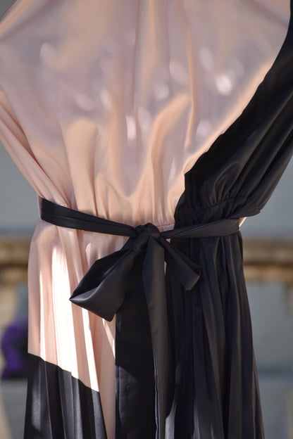 Vestido marrón claro y negro cinturón