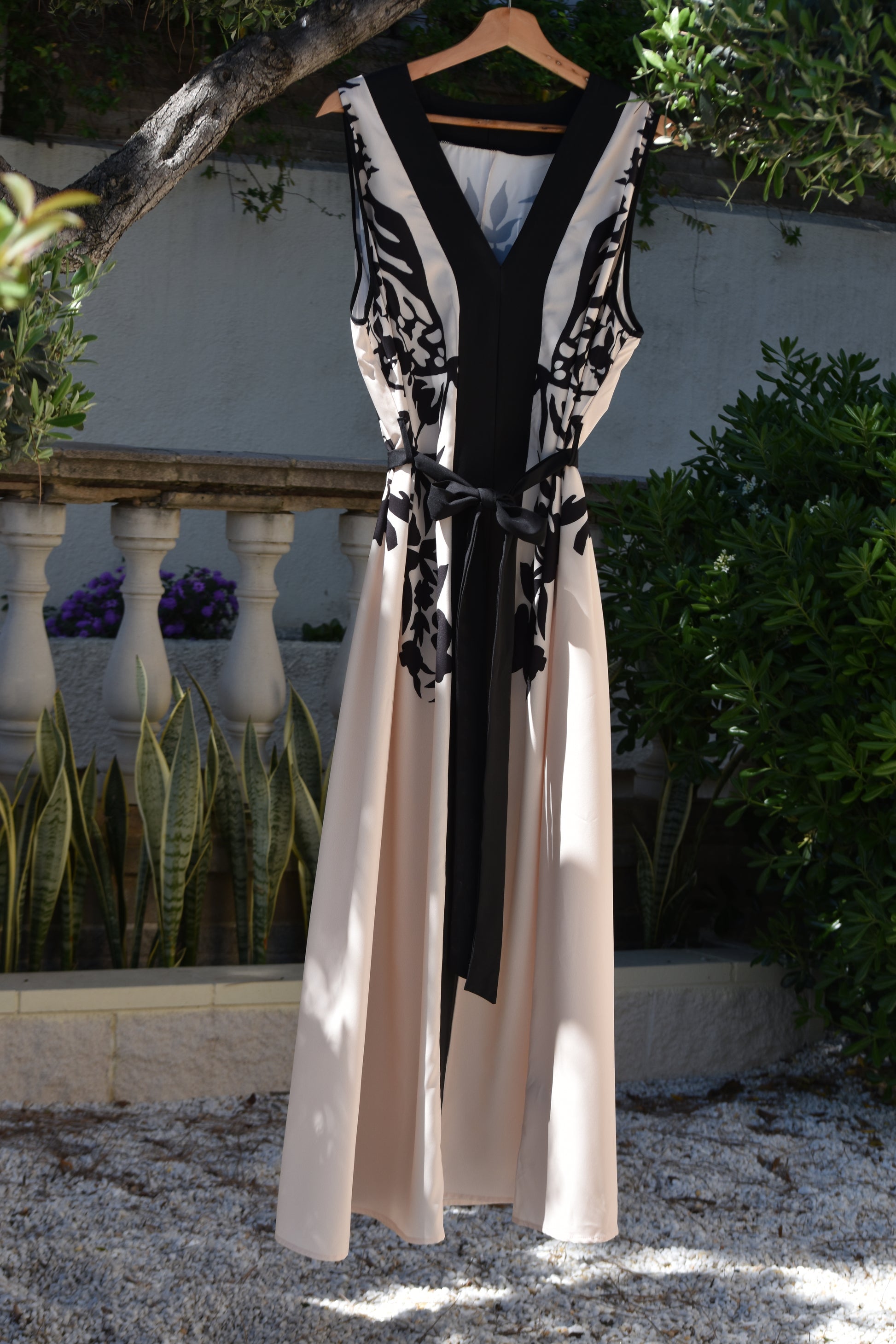 Vestido blanco y patrón negro
