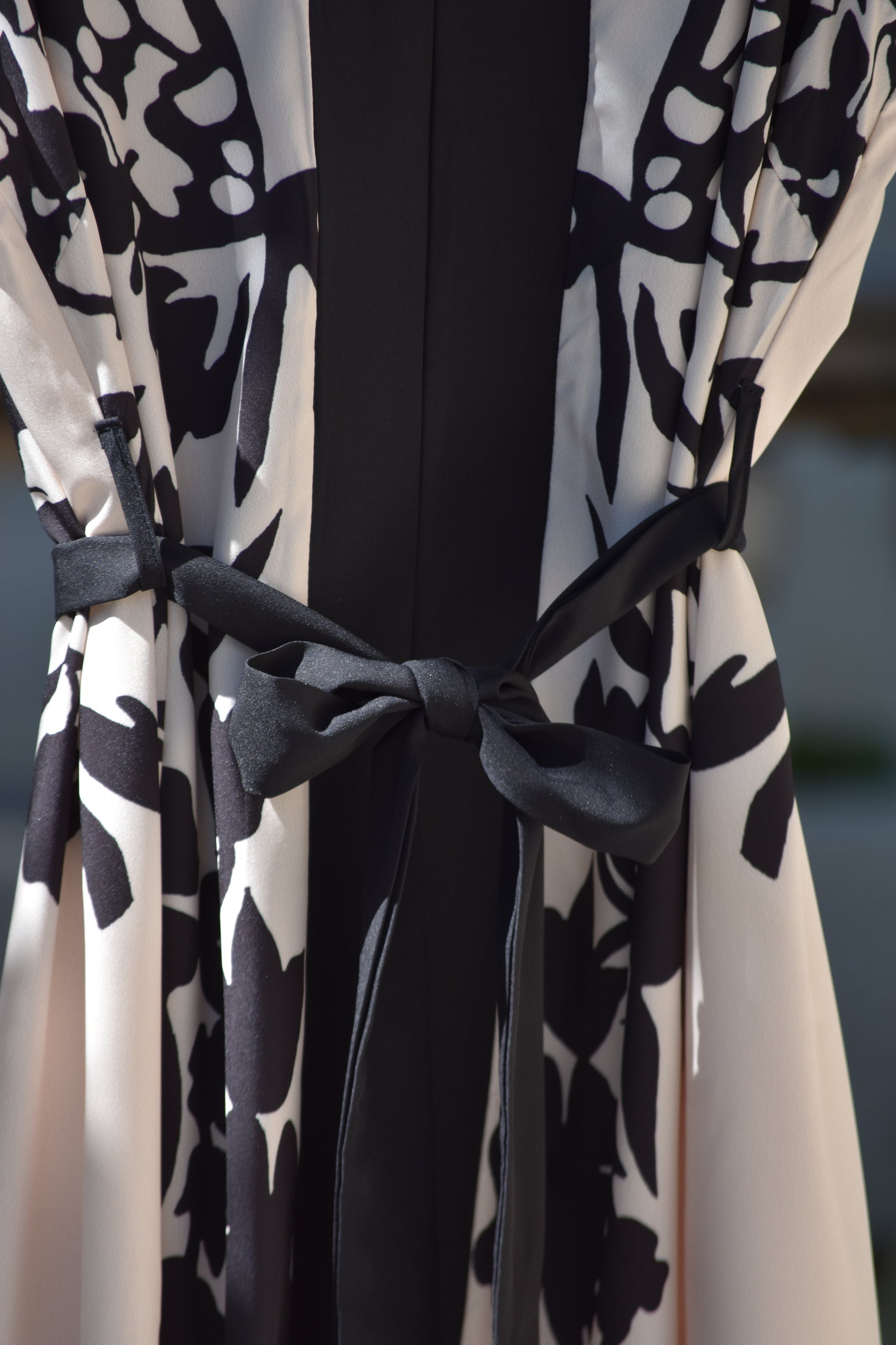 Vestido blanco y patrón negro