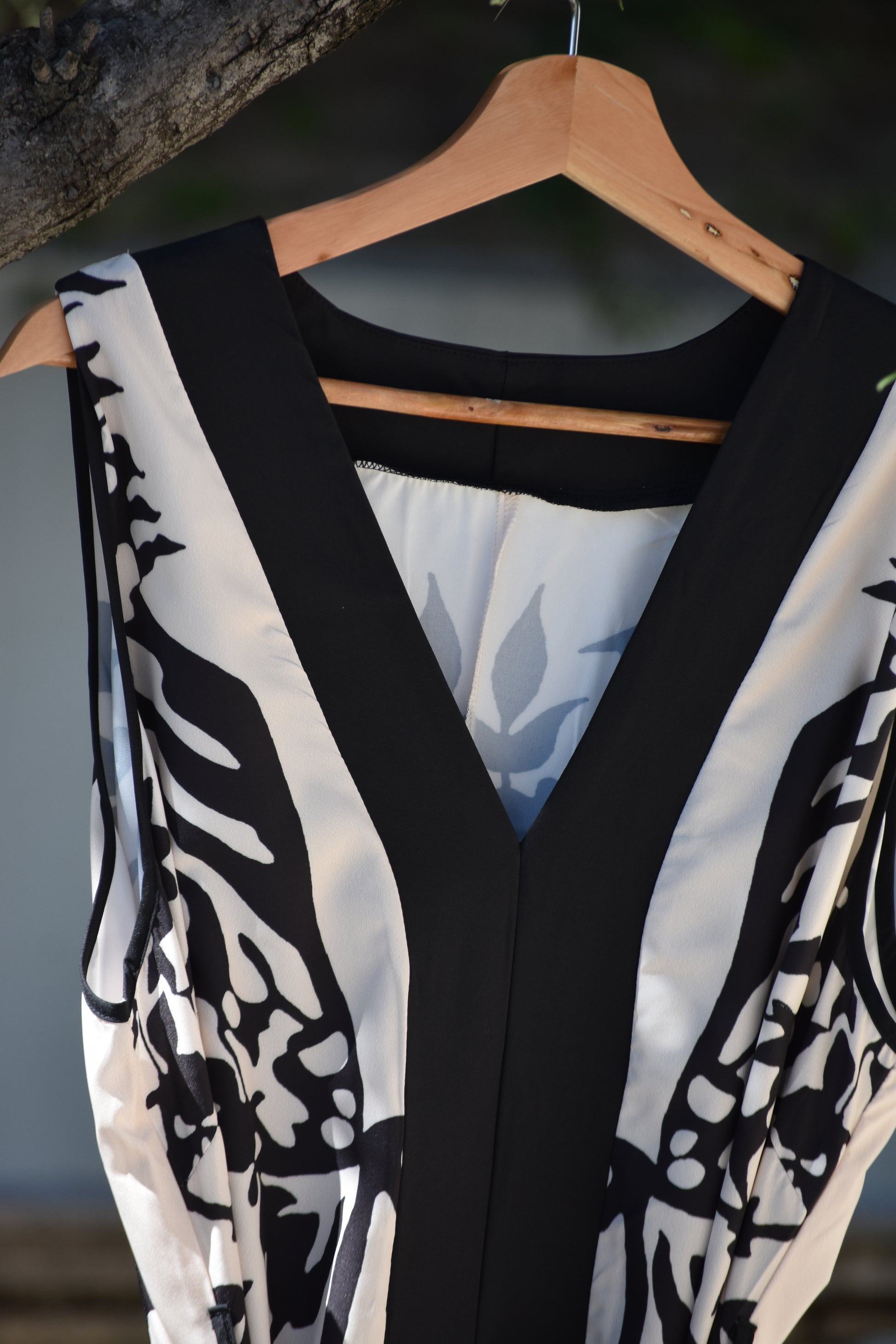 Vestido blanco y patrón negro