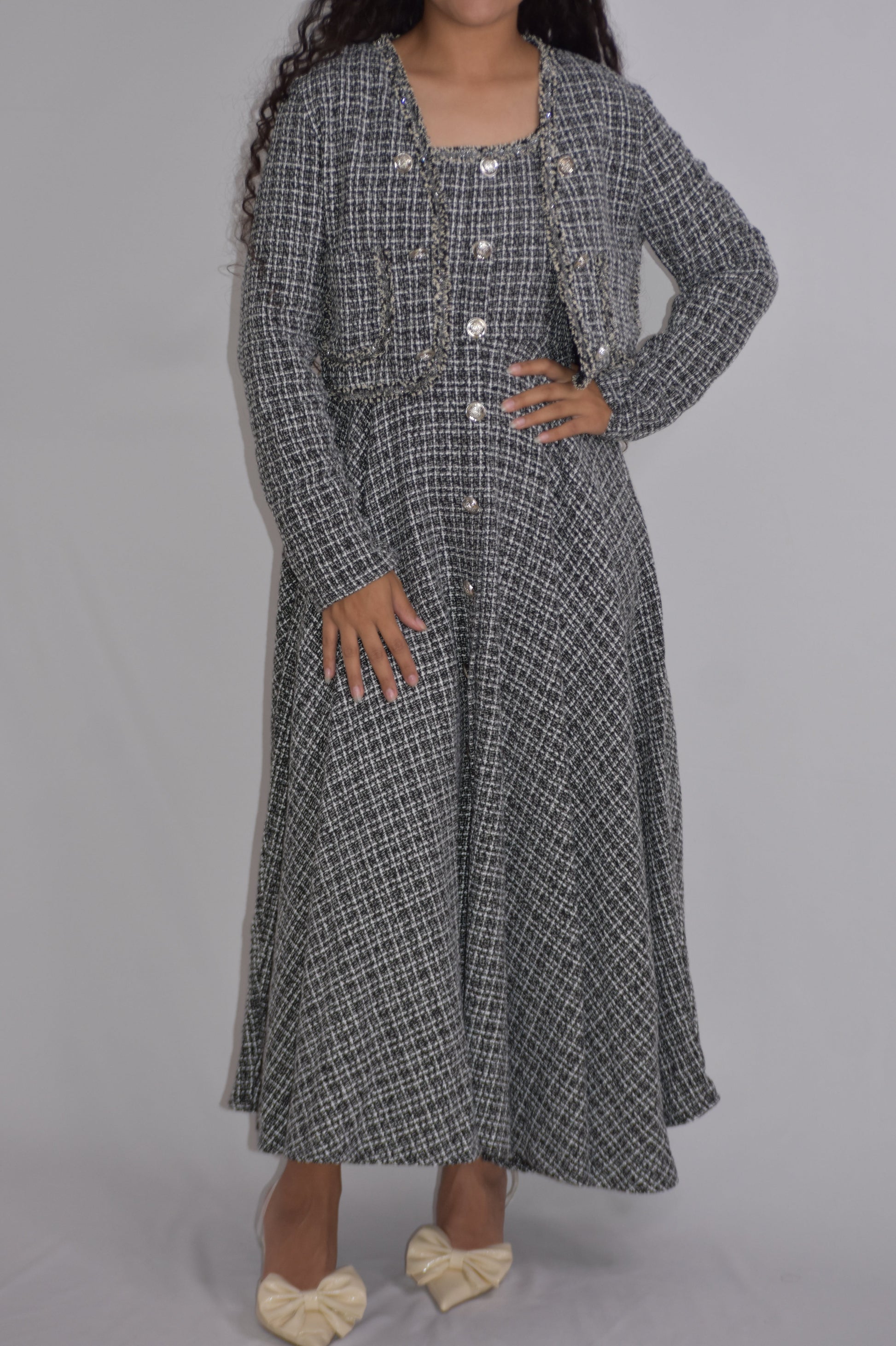 Vestido de tweed blanco y negro con chaqueta
