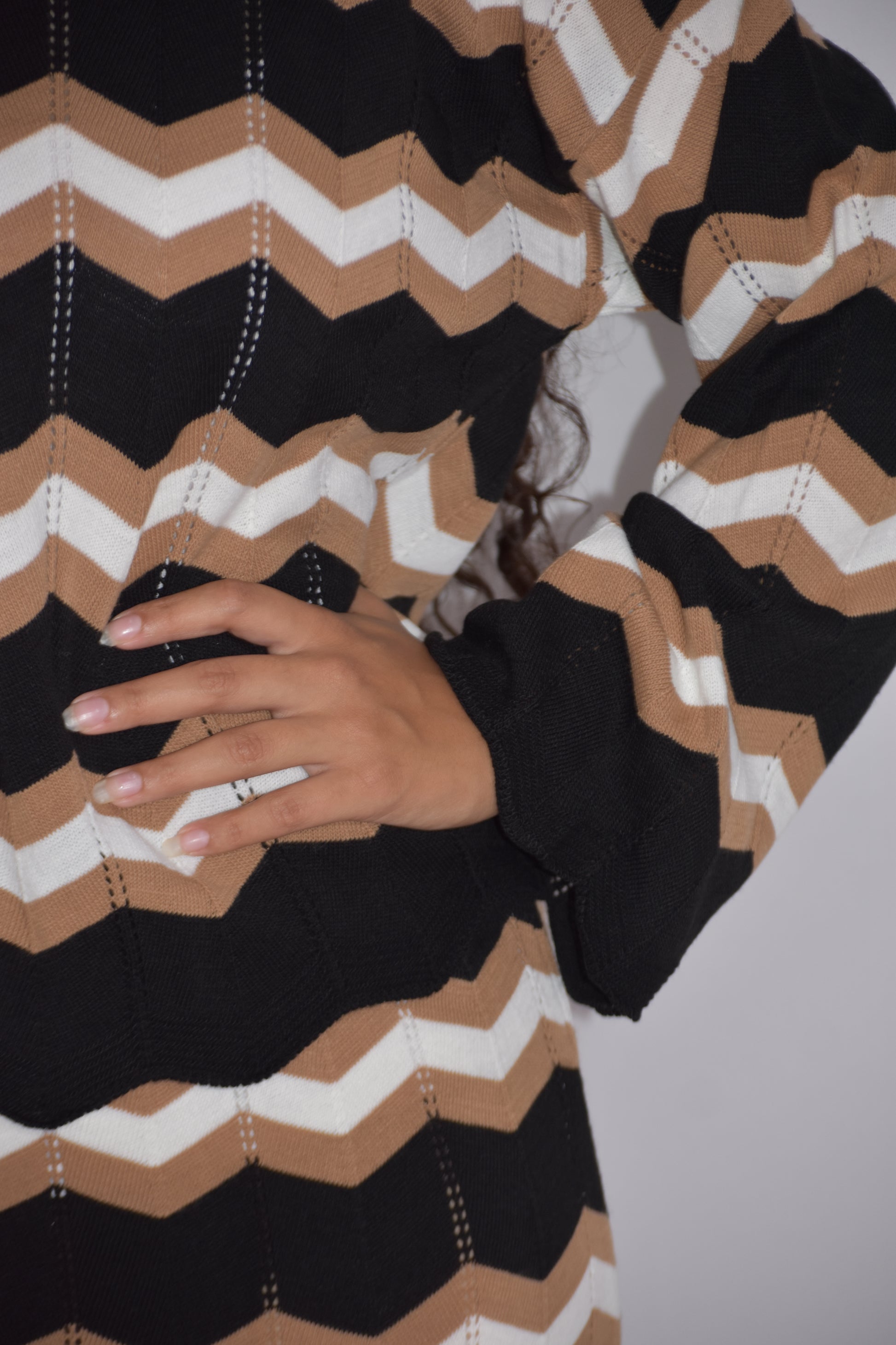 Conjunto de camisa y falda de punto negro marrón y blanco