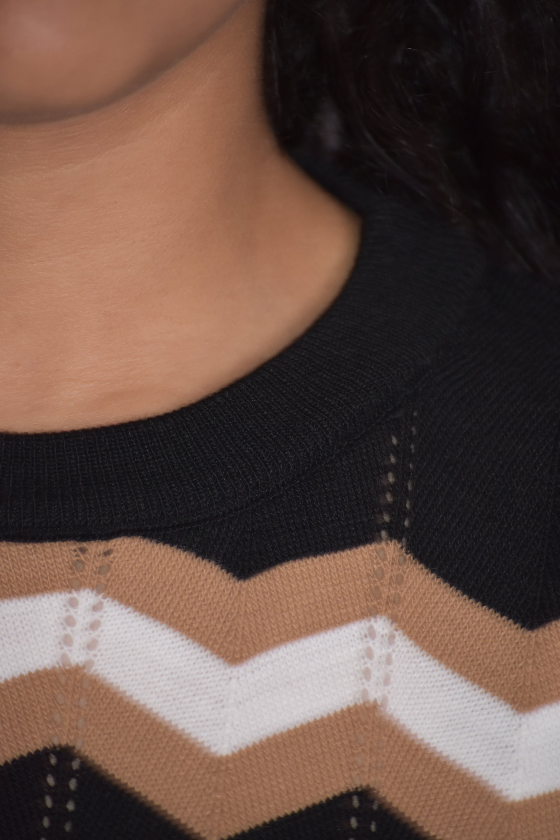 Conjunto de camisa y falda de punto negro marrón y blanco