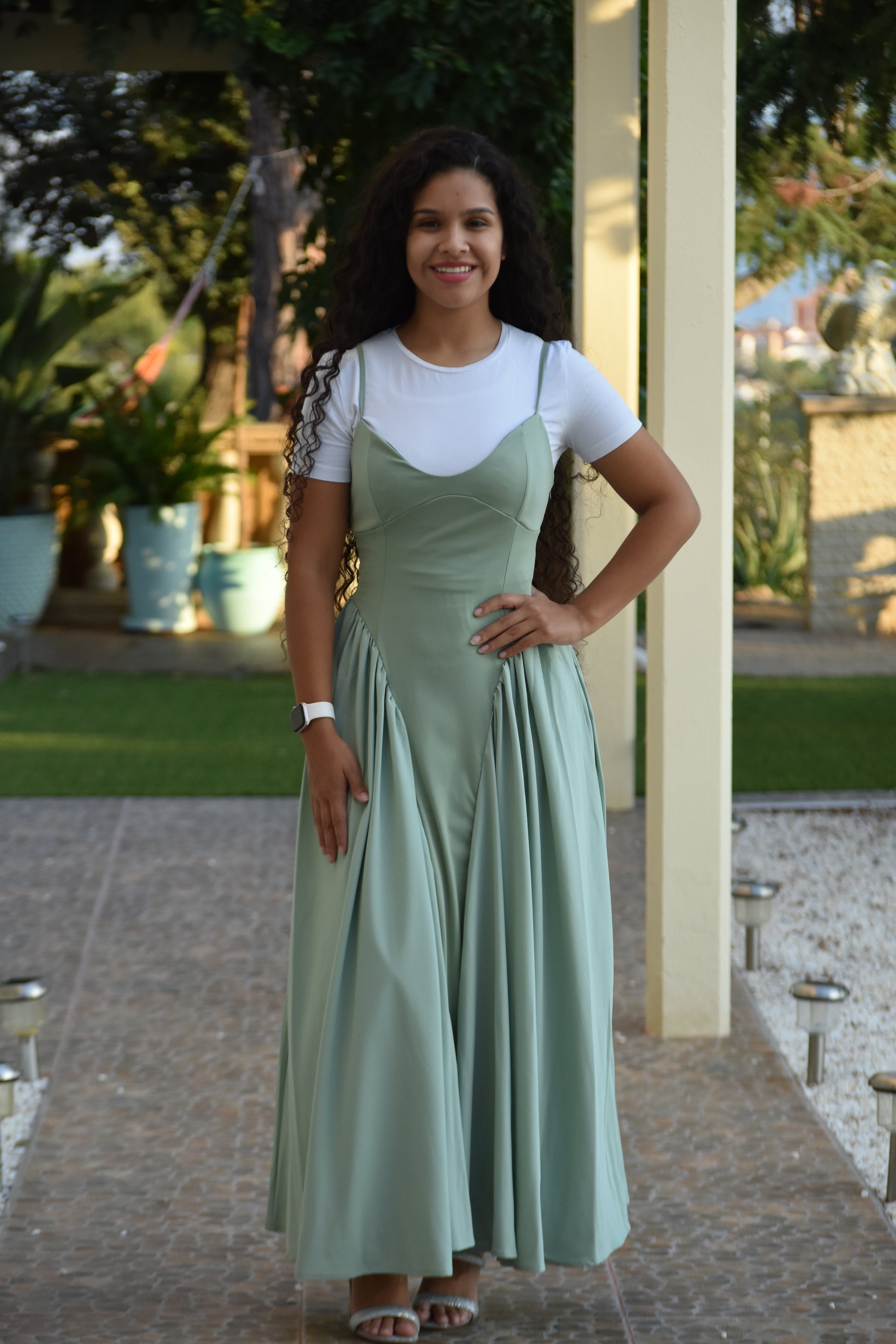 Vestido verde menta con caída a los lados