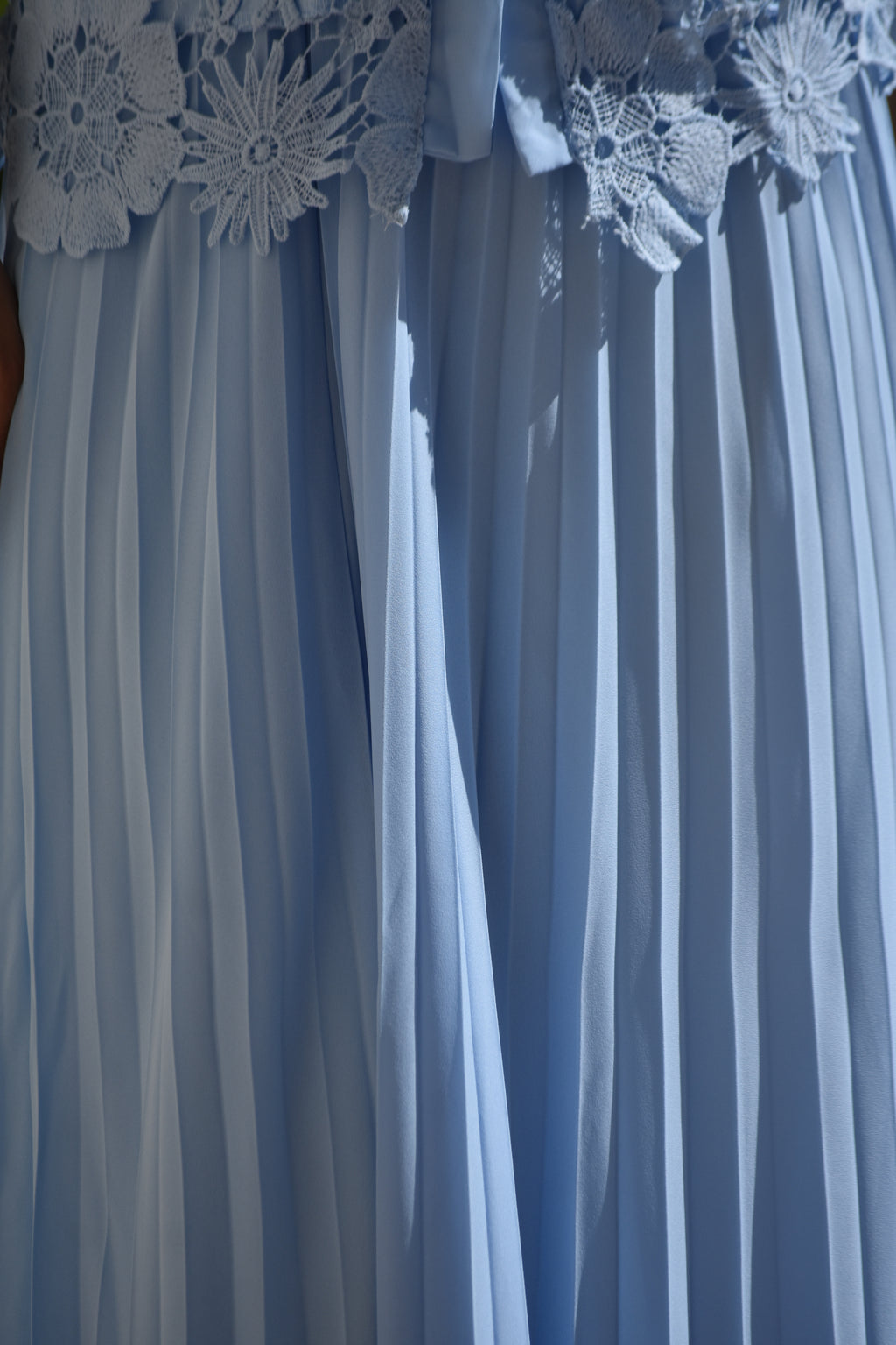 Conjunto de camisa con cinturón y falda