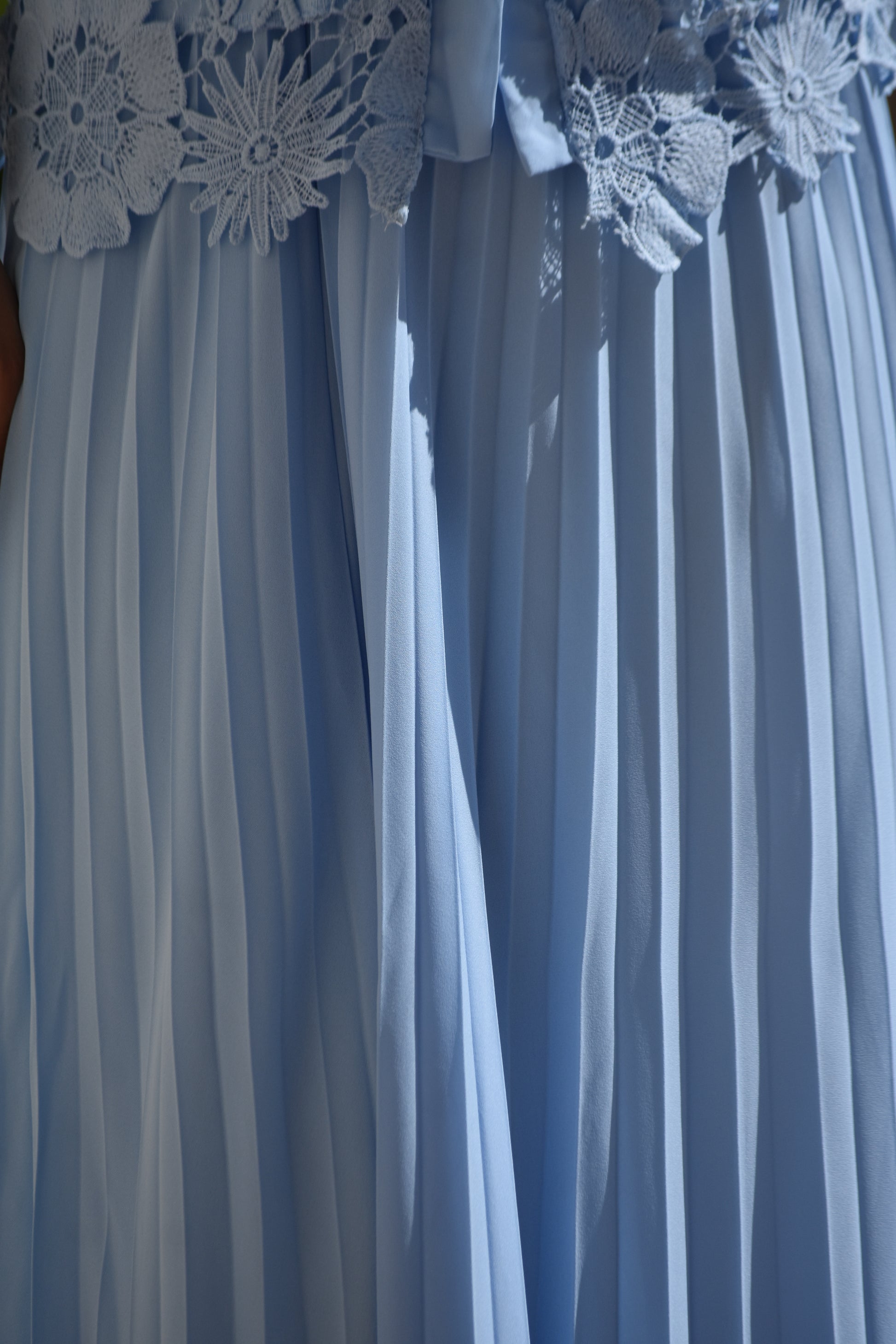 Conjunto de camisa con cinturón y falda