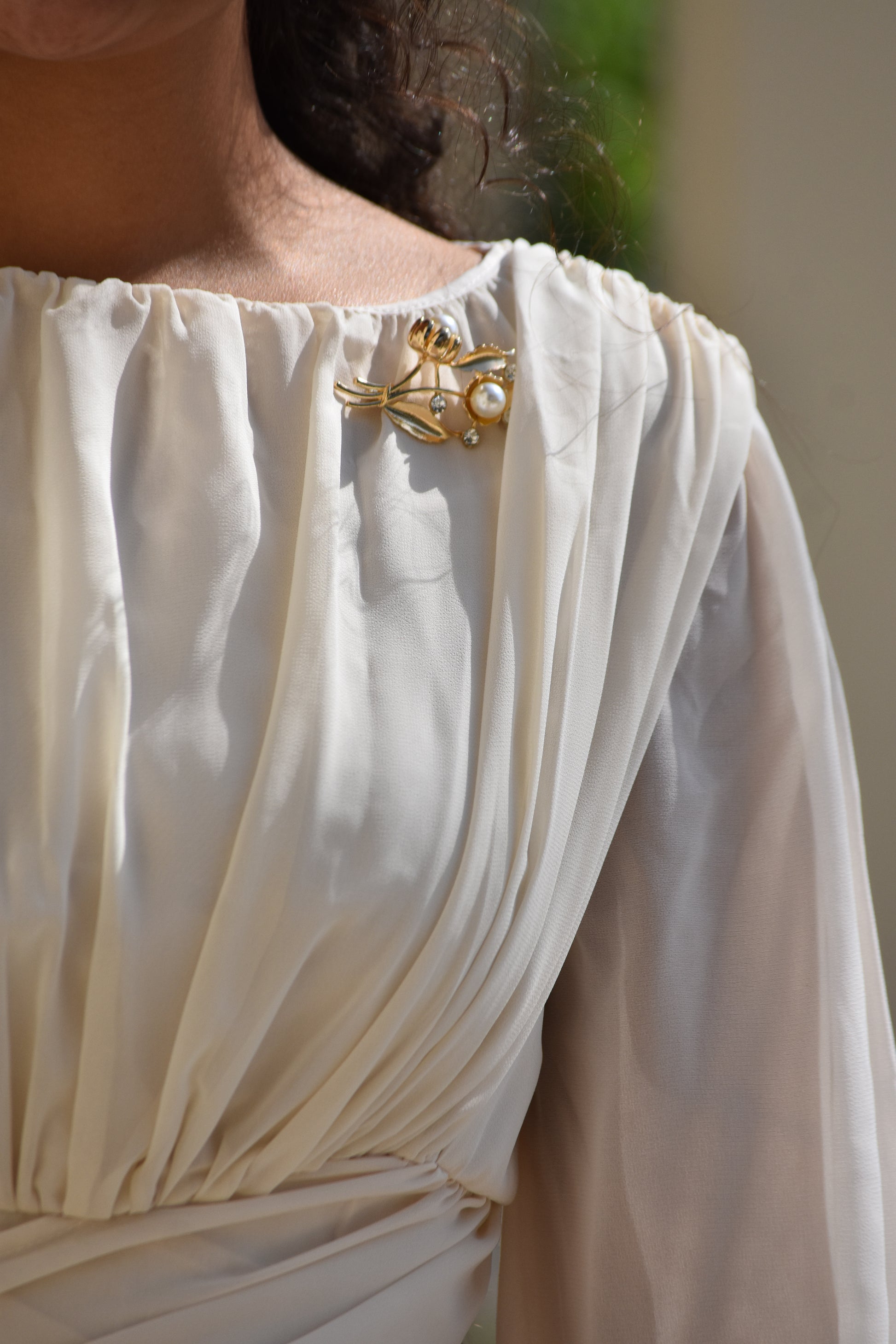 Vestido beige recogida en cintura