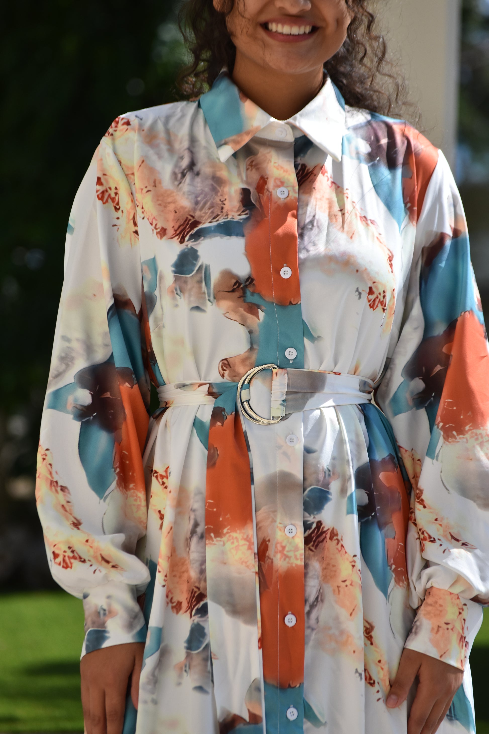 Vestido de colores con cinturón