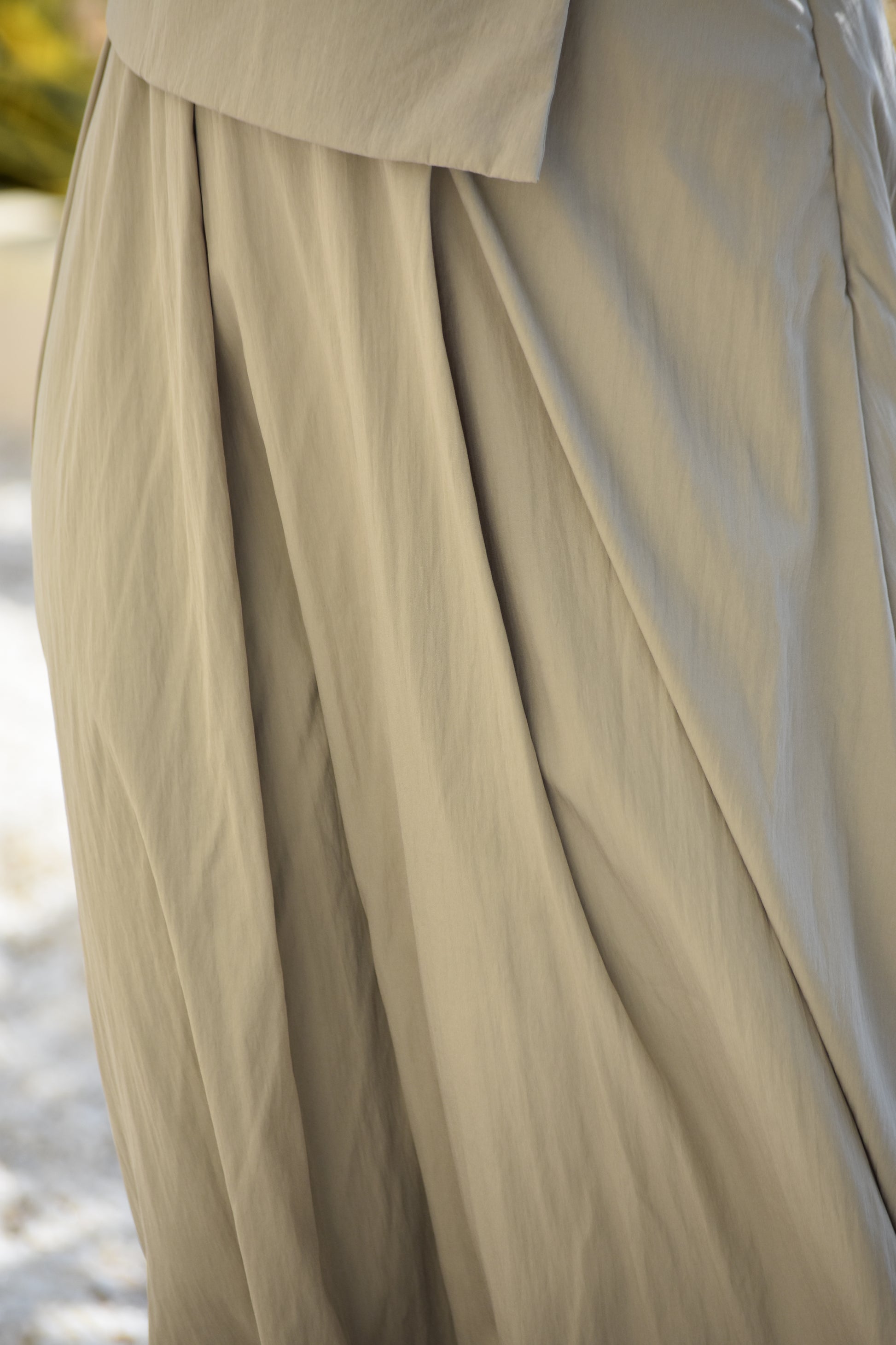 Falda larga con caída delantera