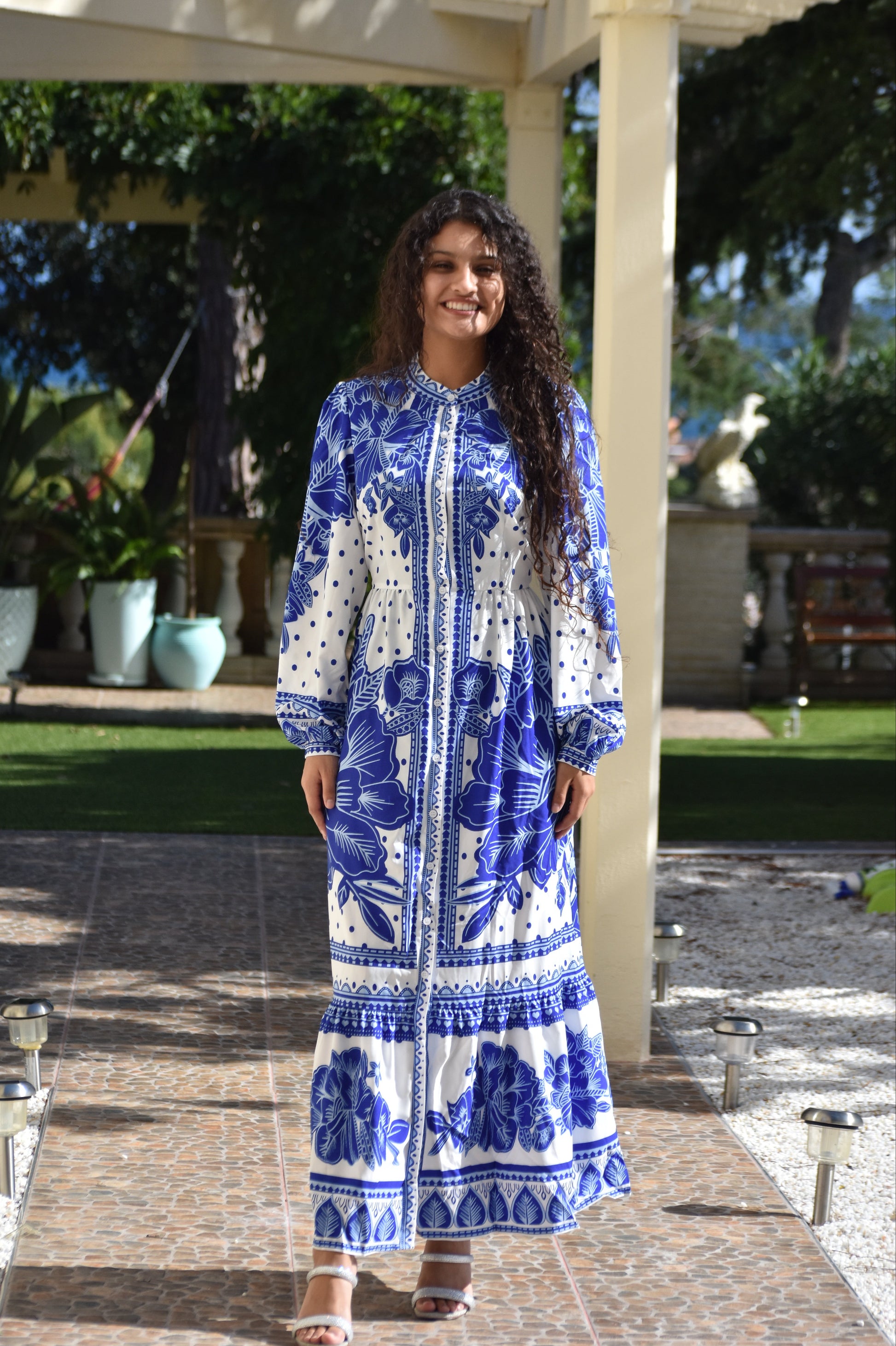 Vestido azul y blanco largo