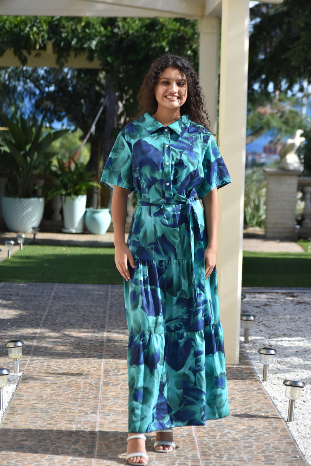 Vestido verde y azul floreado