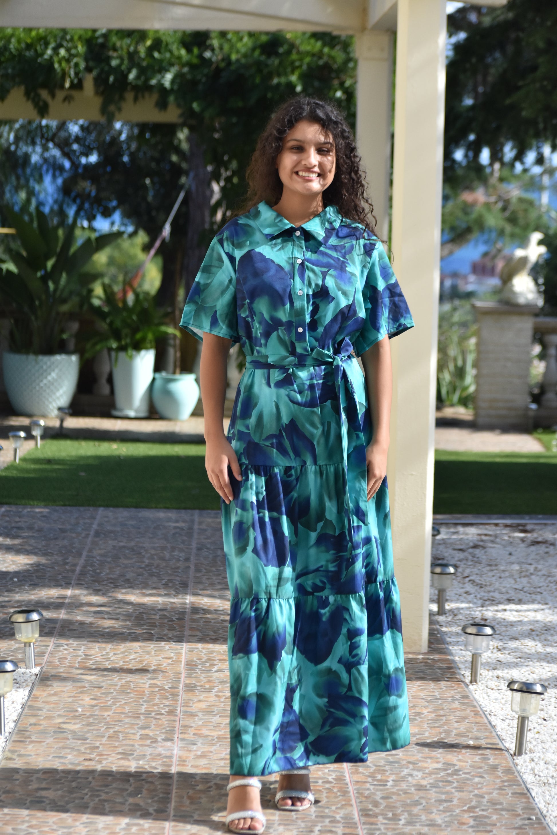 Vestido verde y azul floreado