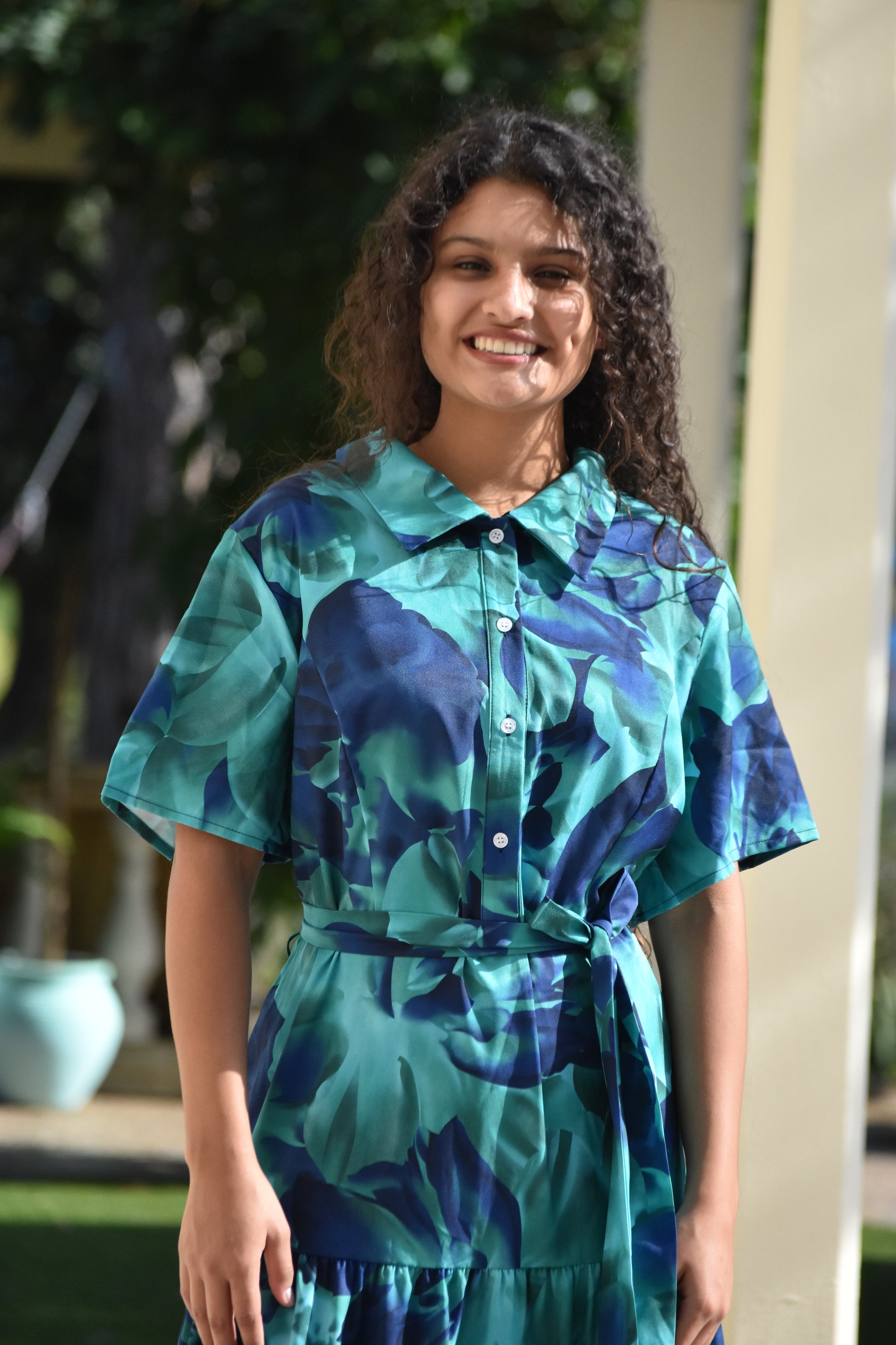 Vestido verde y azul floreado